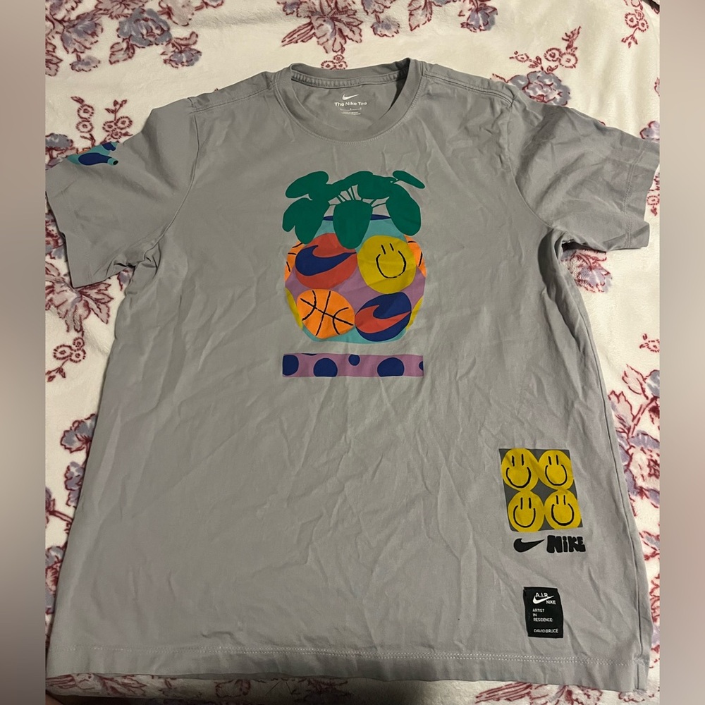 Nike Gray and Green Short Sleeve Tee